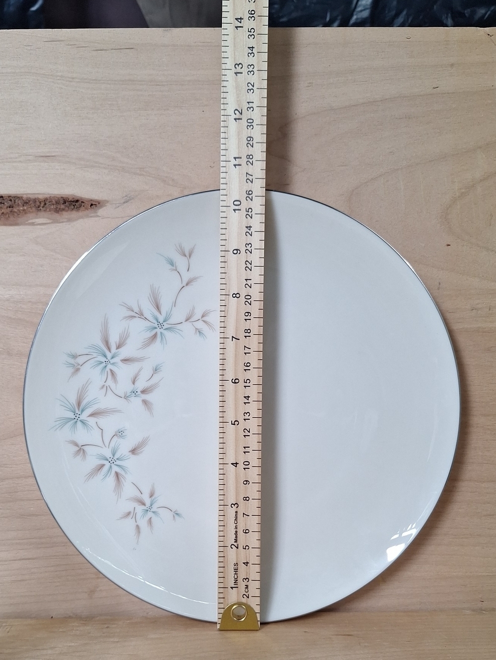 Lenox Wyndcrest fine china dinner plate featuring a floral pattern blue flo - Picture 6 of 6
